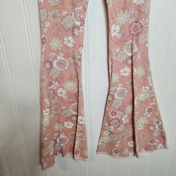 Altar’d State Feeling Groovy Floral Bell Bottom Pants Pink 70s Vibe XS NWT - Picture 4 of 14